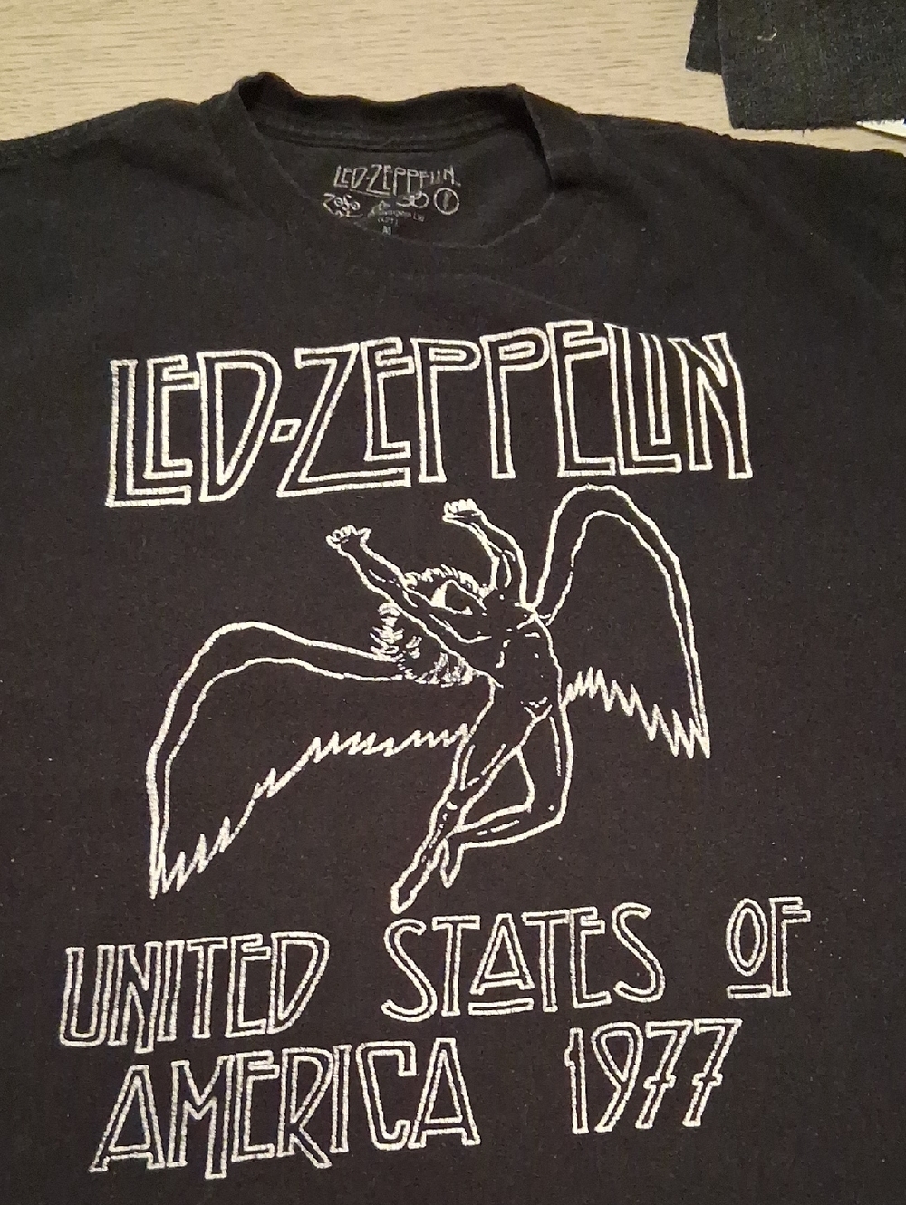 Led Zeppelin 1977 Black Graphic Band Tee. Unisex Size M